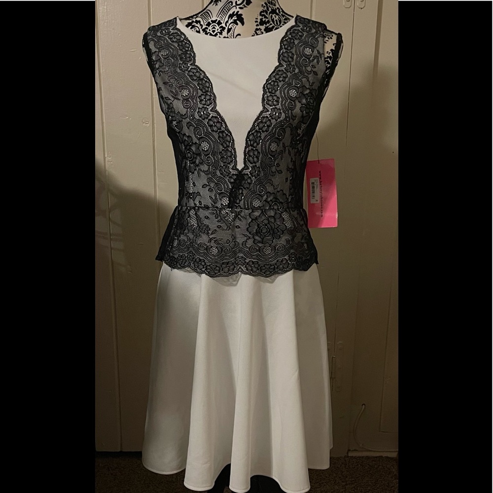 Betsy Johnson beautiful dress